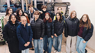 Die Gruppe in der Druckerei. Die Gruppe in der Druckerei.