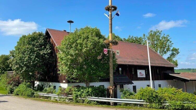 F&uuml;r das Jugendhaus in Veitsbuch sind die Mitglieder des Katholischen Jugendwerks Landshut e.V. seit 50 Jahren im Einsatz.