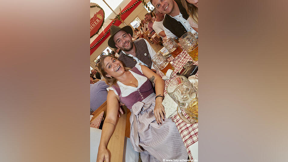 Die Partybilder vom Samstag, 15. August, aus dem Festzelt Lechner. Die Partybilder vom Samstag, 15. August, aus dem Festzelt Lechner.