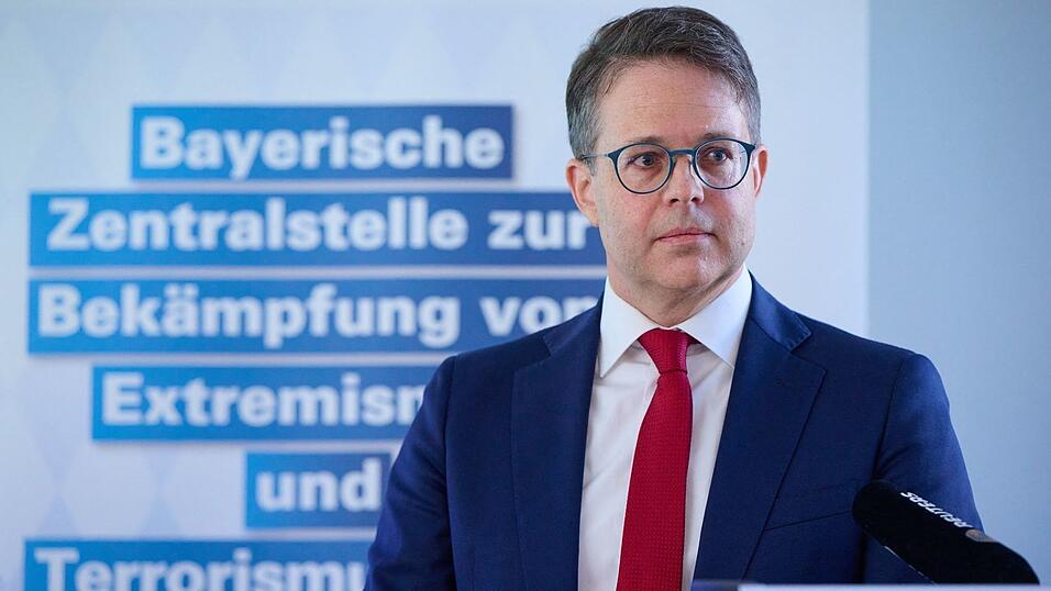 Die Zentralstelle zur Bekämpfung von Extremismus und Terrorismus hat einen neuen Chef. Die Zentralstelle zur Bekämpfung von Extremismus und Terrorismus hat einen neuen Chef.