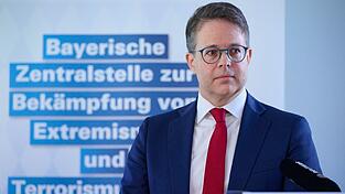 Die Zentralstelle zur Bekämpfung von Extremismus und Terrorismus hat einen neuen Chef. Die Zentralstelle zur Bekämpfung von Extremismus und Terrorismus hat einen neuen Chef.