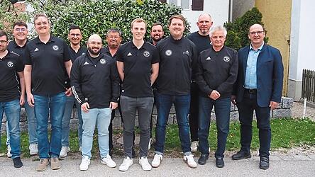 Die neu gew&auml;hlte Vorstandschaft beim VfR Niederhausen.