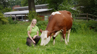 „Wer auf einem Hof aufwächst, weiß, was harte Arbeit bedeutet. Er weiß jedoch auch, was Bodenständigkeit, Naturverbundenheit und Familie bedeuten“, sagt Verena Wagner. „Wer auf einem Hof aufwächst, weiß, was harte Arbeit bedeutet. Er weiß jedoch auch, was Bodenständigkeit, Naturverbundenheit und Familie bedeuten“, sagt Verena Wagner.