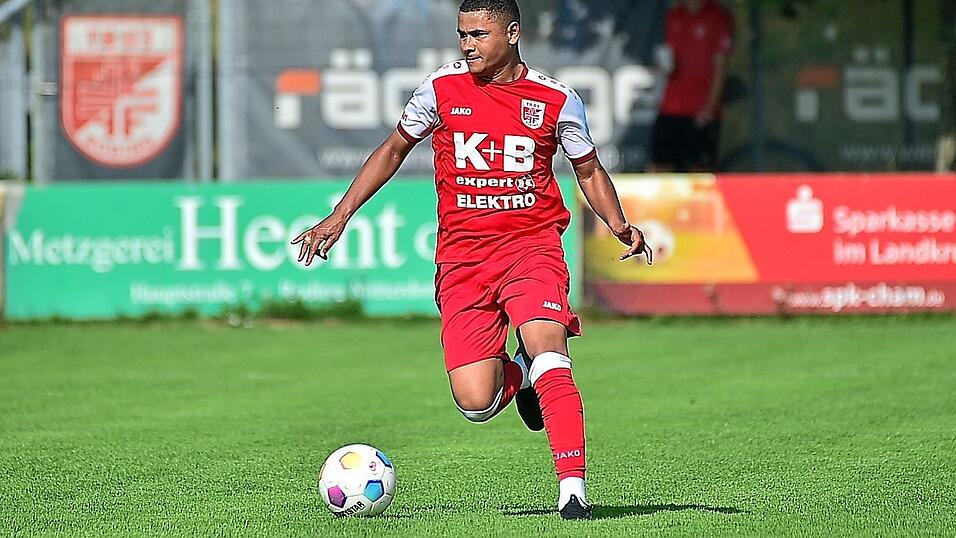 Raul Almeida Da Silva, vergangene Saison noch für den FC Kosova im Einsatz, trägt nun das Trikot des TB 03 Roding und wird am Sonntag aus privaten Gründen nicht zur Verfügung stehen.