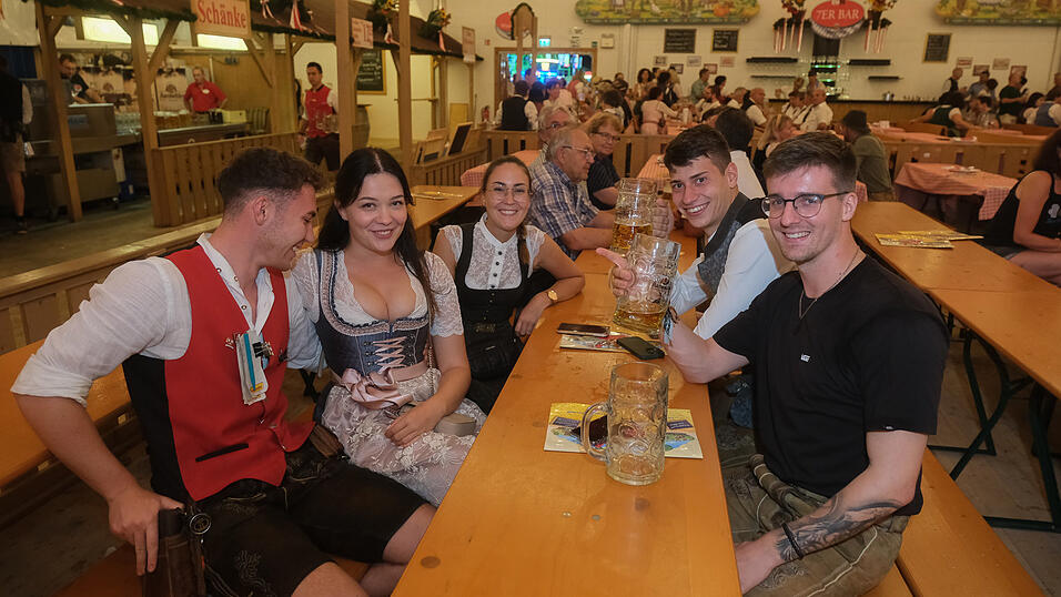 Die Partybilder vom Dienstag, 15. August 2023, aus dem Festzelt Greindl. Die Partybilder vom Dienstag, 15. August 2023, aus dem Festzelt Greindl.