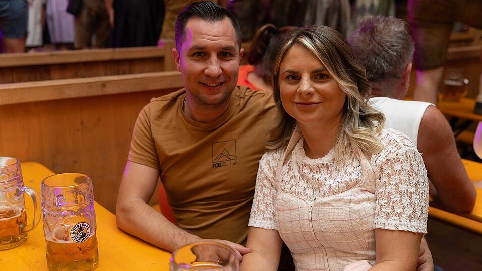 Die Partybilder vom Samstag, 8. August, aus dem Festzelt Weckmann. Die Partybilder vom Samstag, 8. August, aus dem Festzelt Weckmann.