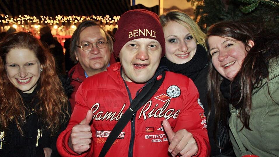 Der idyllische Christkindlmarkt in der Freyung in Landshut zählt zu den schönsten Christkindlmärkten Bayerns. Bei eisigen Temperaturen ist dort insbesondere die Glühwein-Alm natürlich heiß begehrt. Der idyllische Christkindlmarkt in der Freyung in Landshut zählt zu den schönsten Christkindlmärkten Bayerns. Bei eisigen Temperaturen ist dort insbesondere die Glühwein-Alm natürlich heiß begehrt.