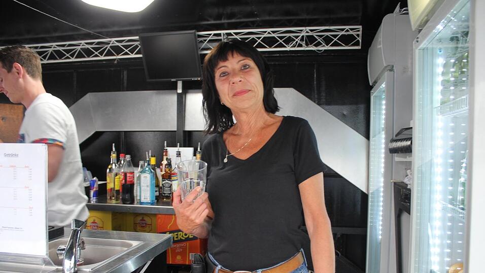 Viele Landshuter genossen ihren Freitagabend auf dem Bismarckplatzfest.