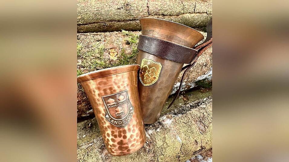 Ein Laho-Leben ohne Kupferbecher ist möglich; aber für viele Hochzeiter sinnlos. Ein Laho-Leben ohne Kupferbecher ist möglich; aber für viele Hochzeiter sinnlos.