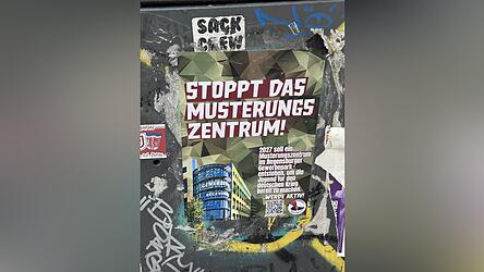 Plakate wie dieses hängen seit Wochen in der Stadt. Plakate wie dieses hängen seit Wochen in der Stadt.