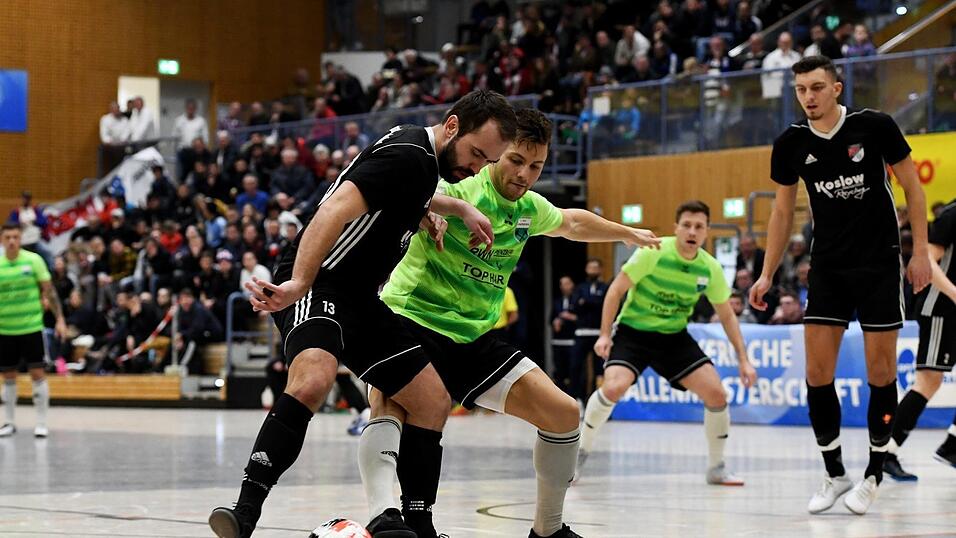 Der 1. FC Penzberg hat in Dingolfing die Bayerische Hallenmeisterschaft 2020 gewonnen. Der 1. FC Penzberg hat in Dingolfing die Bayerische Hallenmeisterschaft 2020 gewonnen.