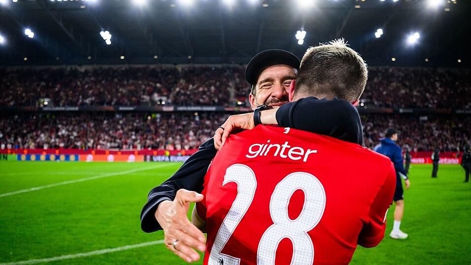 Zwei wichtige Erfolgsfaktoren: Trainer Julian Schuster (hinten) und Matthias Ginter (vorn). (Archivbild) Zwei wichtige Erfolgsfaktoren: Trainer Julian Schuster (hinten) und Matthias Ginter (vorn). (Archivbild)