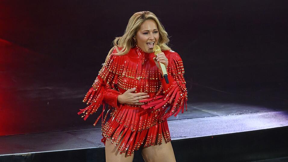 Helene Fischer startete ihre «360°»-Tour nach langer Bühnenpause in Dresden. Helene Fischer startete ihre «360°»-Tour nach langer Bühnenpause in Dresden.