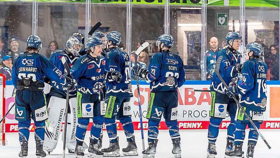 Mit einem 6:3-Heimsieg gegen den EHC Red Bull München, den sie hier bejubeln, beendeten die Straubing Tigers Anfang März die Hauptrunde der DEL-Saison 2024/25. In 70 Tagen starten sie in die neue Spielzeit - am Freitag, 12. September, bei den Adlern Mannheim.