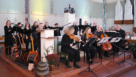 Die Singers Unlimited unter der Leitung von Josef Mandl (r.) spielten in St. Johannes. Die Singers Unlimited unter der Leitung von Josef Mandl (r.) spielten in St. Johannes.