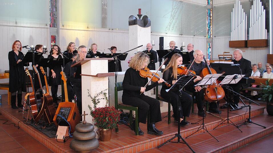 Die Singers Unlimited unter der Leitung von Josef Mandl (r.) spielten in St. Johannes.