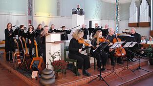 Die Singers Unlimited unter der Leitung von Josef Mandl (r.) spielten in St. Johannes.