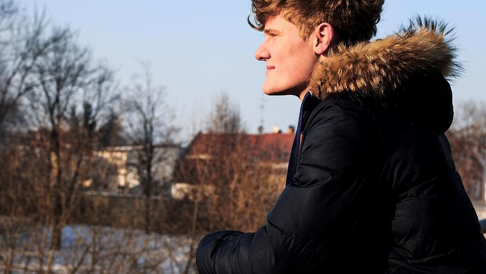 Es geht zurück in die Stadt. Auf dem Weg gibt Jana einen weiteren Tipp, um schöne Winterfotos zu schießen: 'Immer gut ist es natürlich, die Person oder ein Objekt im Vordergrund scharf zu fotografieren und den Hintergrund verschwimmen zu lassen.' Da werde der Betrachter durch nichts abgelenkt und könne sich ganz auf das Wesentliche konzentrieren.