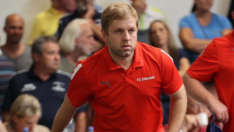 Manuel Schmid (Bild) und seine Mannschaftskameraden schieden bei der Champions League schon nach der Vorrunde aus. Manuel Schmid (Bild) und seine Mannschaftskameraden schieden bei der Champions League schon nach der Vorrunde aus.