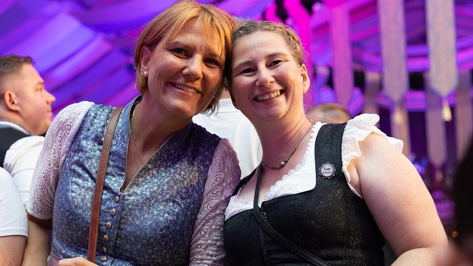 Die Partybilder vom Samstag, 8. August, aus dem Festzelt Wenisch. Die Partybilder vom Samstag, 8. August, aus dem Festzelt Wenisch.