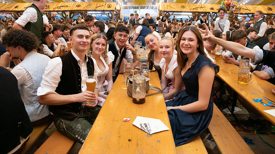 Die Partybilder vom Freitag, 8. August, aus dem Festzelt Reisinger. Die Partybilder vom Freitag, 8. August, aus dem Festzelt Reisinger.