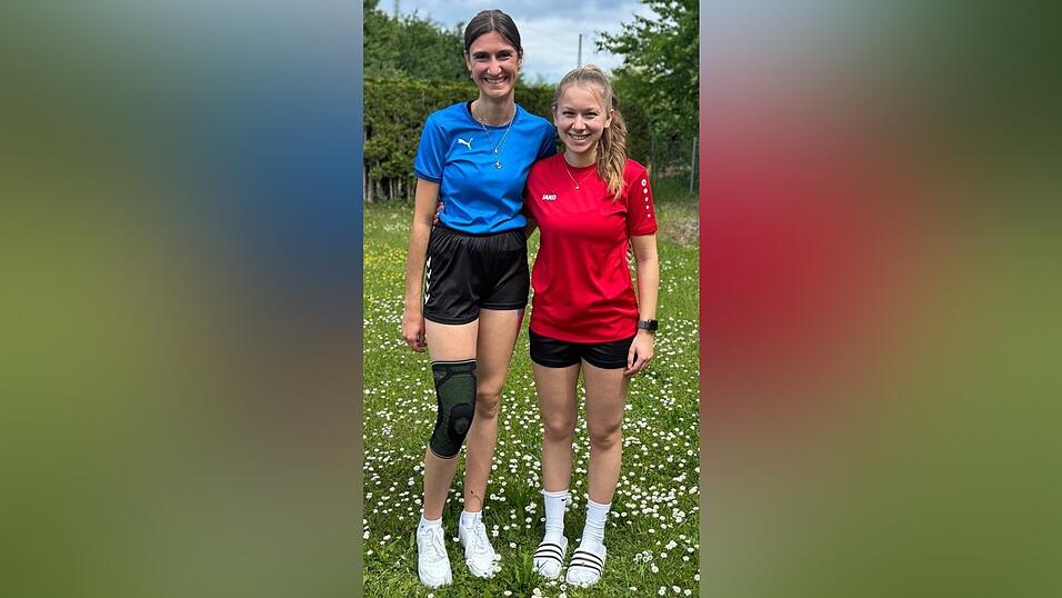 Sonja Gahr (l.) und Julia Kantsperger genossen den gemeinsamen Saisonabschluss in Plattling.