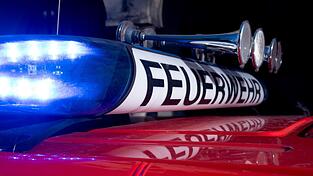 Nach dem Feuer in Lohr am Main (Landkreis Main-Spessart) ermittelt die Polizei zur zun&auml;chst unbekannten Brandursache.