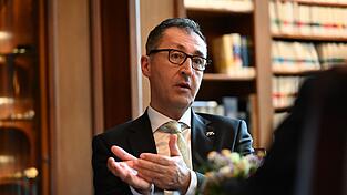 Cem &Ouml;zdemir (Gr&uuml;ne) aus Baden-W&uuml;rttemberg ist der erste Ministerpr&auml;sident eines deutschen Bundeslandes mit Wurzeln in der T&uuml;rkei. (Archivfoto)