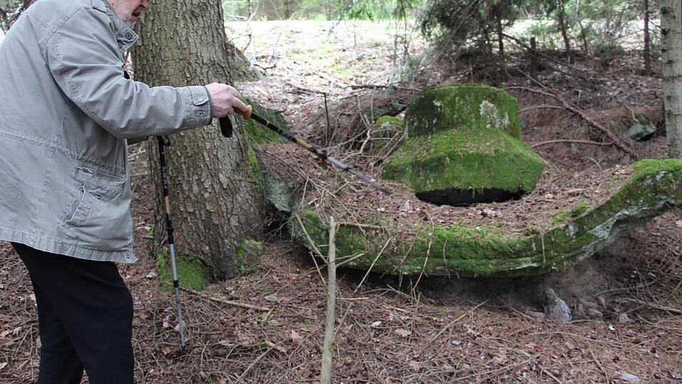 Ein Viechtacher Heimatforscher wei&szlig;, wo der Sockelring der Flak zu finden ist.
