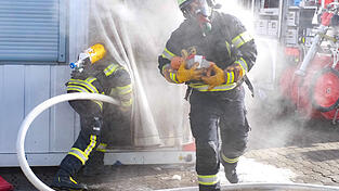 Richtige Taktik und viel Schwei&szlig; geh&ouml;rt bei der Ausbildung zum Atemschutzger&auml;tetr&auml;ger mit dazu.