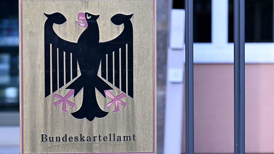 Das Bundeskartellamt hat die Preisänderungen der rund 15.000 Tankstellen in Deutschland im Blick. (Archivbild) Das Bundeskartellamt hat die Preisänderungen der rund 15.000 Tankstellen in Deutschland im Blick. (Archivbild)