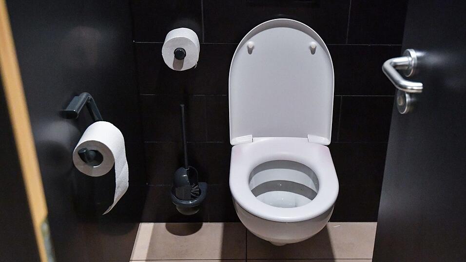 Eine Frau wurde am Samstag auf der Toilette der Rastanlage Bayerwald sexuell bedr&auml;ngt (Symbolbild).