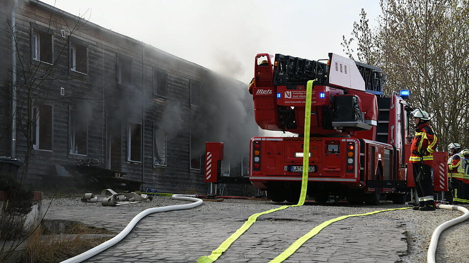 In einer Asylunterkunft in Vilsbiburg ist ein Brand ausgebrochen. In einer Asylunterkunft in Vilsbiburg ist ein Brand ausgebrochen.