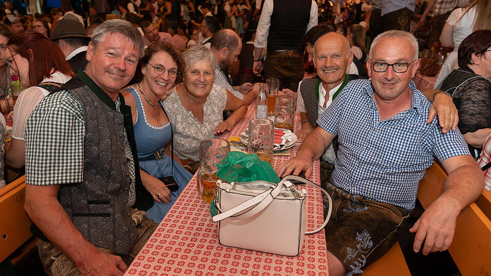 Die Partybilder vom Samstag, 19. August 2023, aus dem Festzelt Greindl. Die Partybilder vom Samstag, 19. August 2023, aus dem Festzelt Greindl.