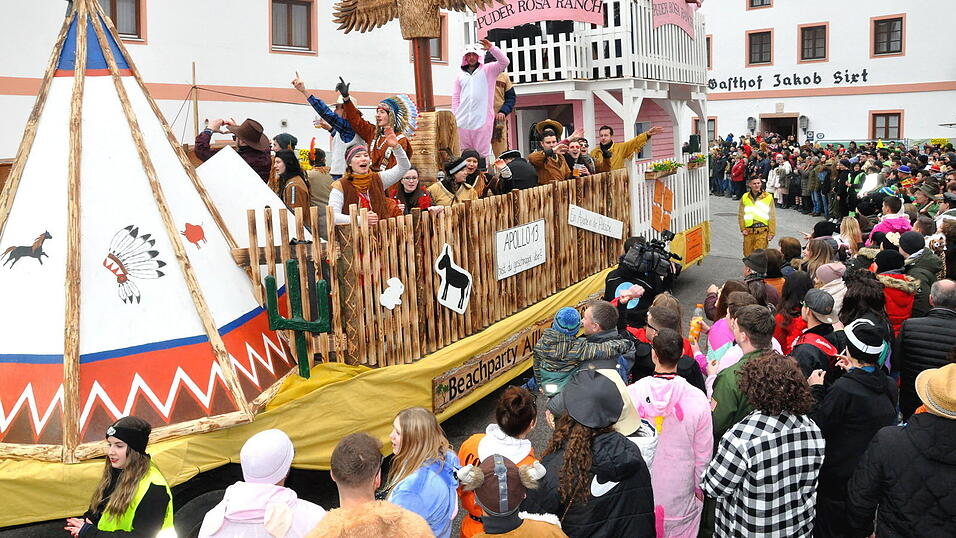 Prächtige Motivwägen werden auch beim diesjährigen Faschingszug zu sehen sein. Prächtige Motivwägen werden auch beim diesjährigen Faschingszug zu sehen sein.