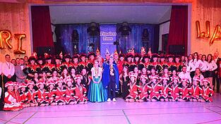 Die gesamte, rund 90-k&ouml;pfige Faschingsabteilung pr&auml;sentierte sich beim Inthronisationsball.