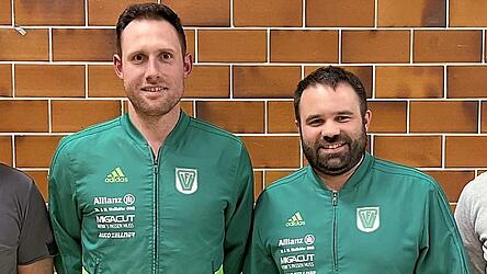 Auf eine erfolgreiche Zusammenarbeit freuen sich (v.l.) Spielleiter Josef Rockermeier, die beiden Trainer Christoph H&ouml;sl und Tobias Weinzierl sowie der sportliche Leiter Thomas Huber.