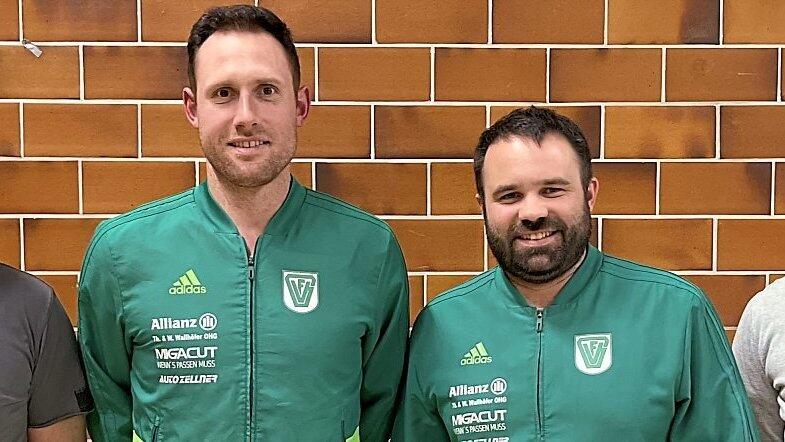 Auf eine erfolgreiche Zusammenarbeit freuen sich (v.l.) Spielleiter Josef Rockermeier, die beiden Trainer Christoph H&ouml;sl und Tobias Weinzierl sowie der sportliche Leiter Thomas Huber.