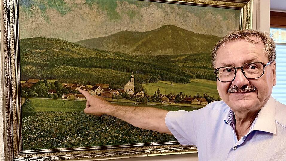 &bdquo;Es ist spannend, es macht Spa&szlig;, weil es eine interessante Zeit ist!&ldquo;: Arnschwangs neuer B&uuml;rgermeister Alois Heitzer f&uuml;hlt sich in seiner Rolle sehr wohl. Auch, weil er historisch enorm heimatverbunden ist. Auf dem Bild weist er zum Beispiel auf den Standort der alten B&auml;renh&ouml;hle hin.