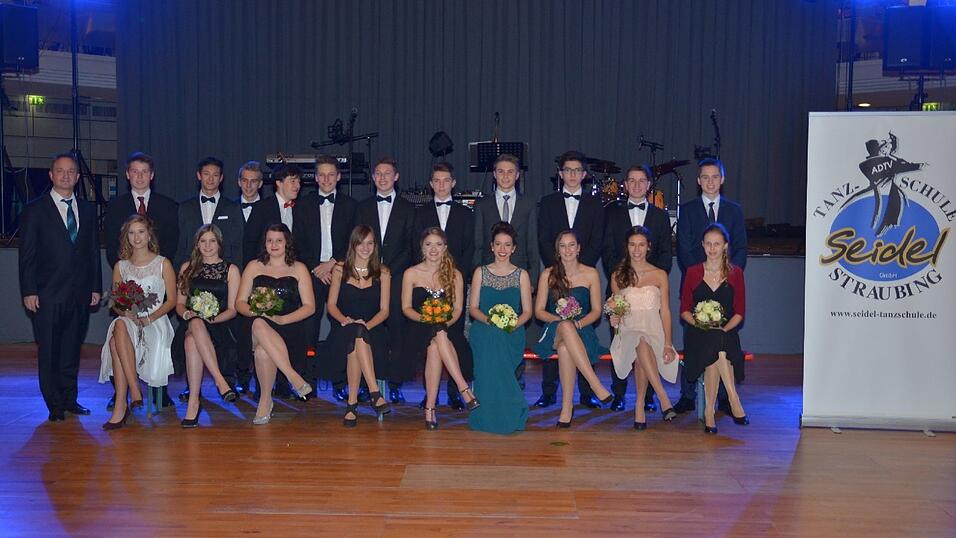 Die Bilder vom Abschlussball der Tanzschule Seidel in der Fraunhofer-Halle am 28. November. Die Bilder vom Abschlussball der Tanzschule Seidel in der Fraunhofer-Halle am 28. November.