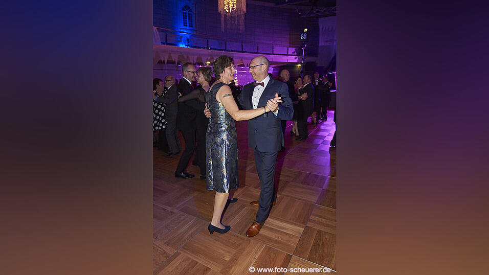 Die Metzgerzunft hat am Samstagabend in die Joseph-von-Fraunhofer-Halle eingeladen. Die Metzgerzunft hat am Samstagabend in die Joseph-von-Fraunhofer-Halle eingeladen.