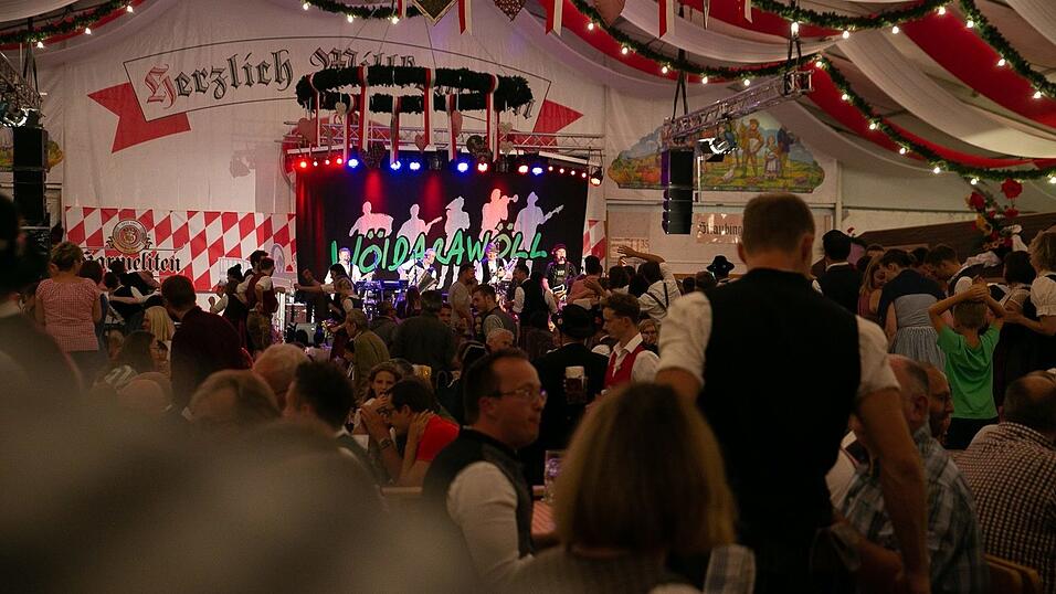Die Partybilder vom Freitag, 12. August 2022, aus dem Festzelt Greindl.
