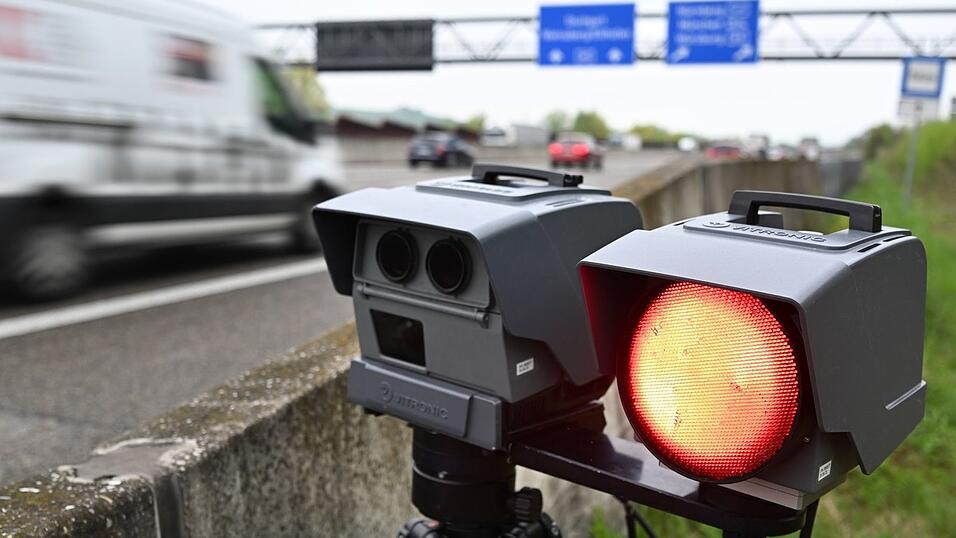 Blitzer sollen Raser bremsen - die Speedweek hatte damit wohl bedingt Erfolg. (Archivbild) Blitzer sollen Raser bremsen - die Speedweek hatte damit wohl bedingt Erfolg. (Archivbild)