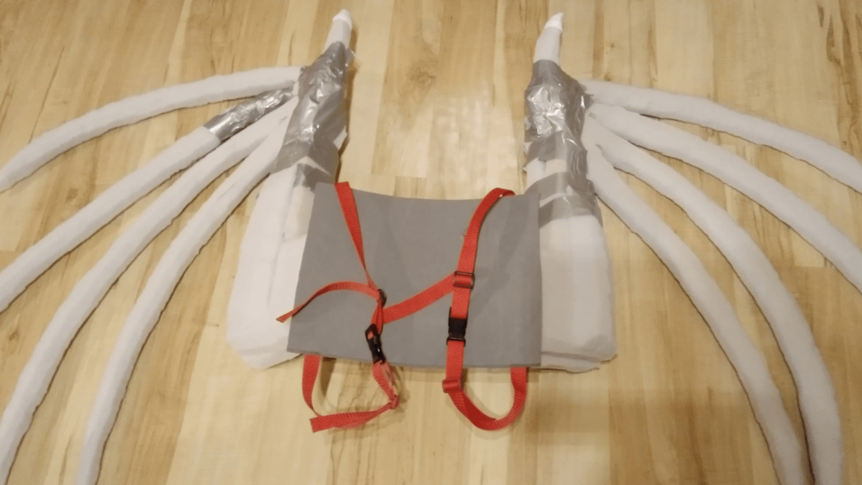 Die Fl&uuml;gel, w&auml;hrend sie in Arbeit sind.