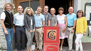 Ein neuer Vorstand wurde gewählt. Von links: Max Eineichner, Georg Stifter, Sylvia Haas, Franz Starzer, Erwin Geiger, Claudia Reiseck, Georgia Lunz, Hans Starzer und Maria Stögbauer-Hornig