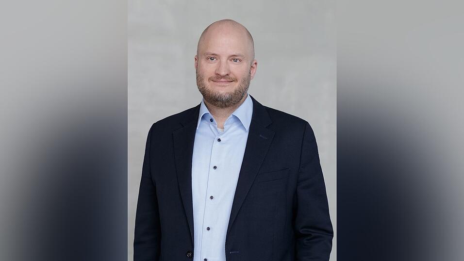 Der Betriebsratschef und stellvertretende Aufsichtsratsvorsitzende Sascha Uebel wehrt sich gegen eine Übernahme der Commerzbank Der Betriebsratschef und stellvertretende Aufsichtsratsvorsitzende Sascha Uebel wehrt sich gegen eine Übernahme der Commerzbank
