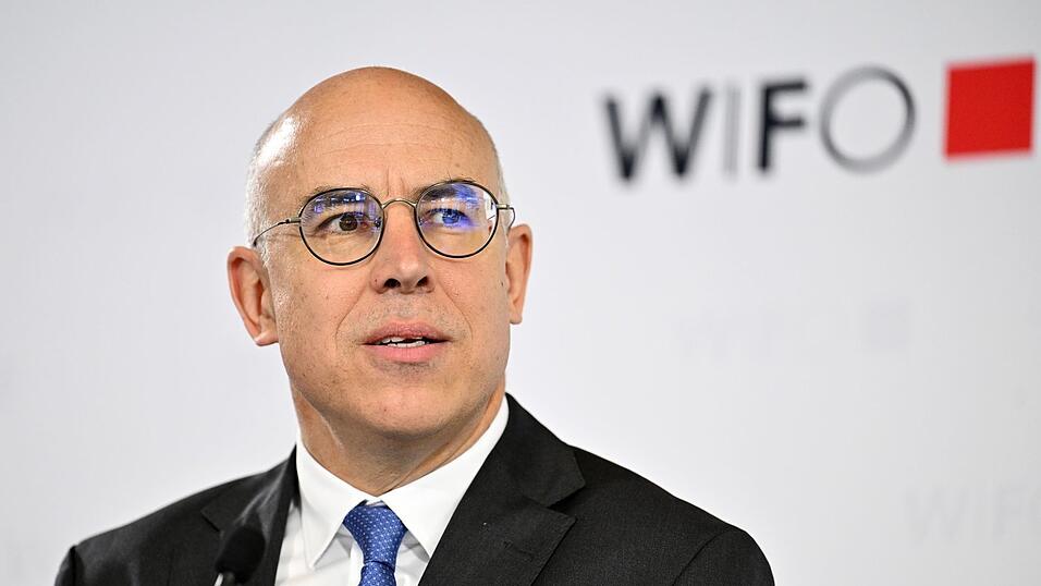 &Ouml;konom Felbermayr: Flugticketpreise werden steigen. (Archivbild)