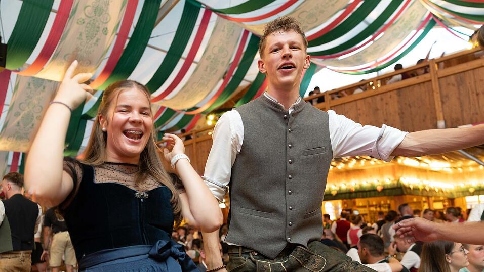 Die Partybilder vom Freitag, 7. August, aus dem Festzelt Weckmann. Die Partybilder vom Freitag, 7. August, aus dem Festzelt Weckmann.
