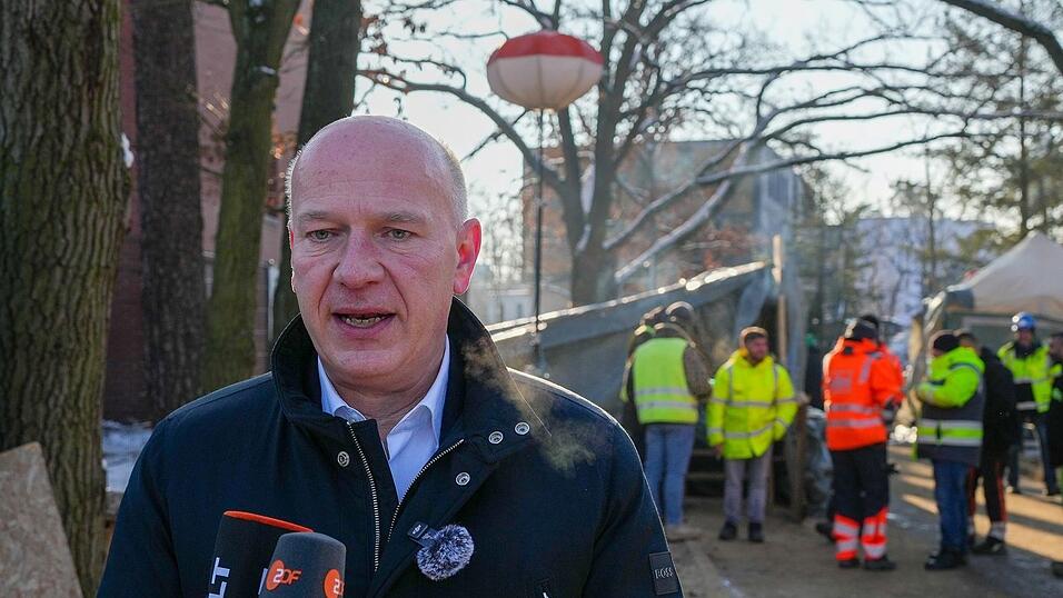 Berlins Regierender B&uuml;rgermeister Kai Wegner (CDU) zeigte sich nach dem Ende des Stromausfalls erleichtert, steht wegen seines Agierens in der Krise aber stark in der Kritik.