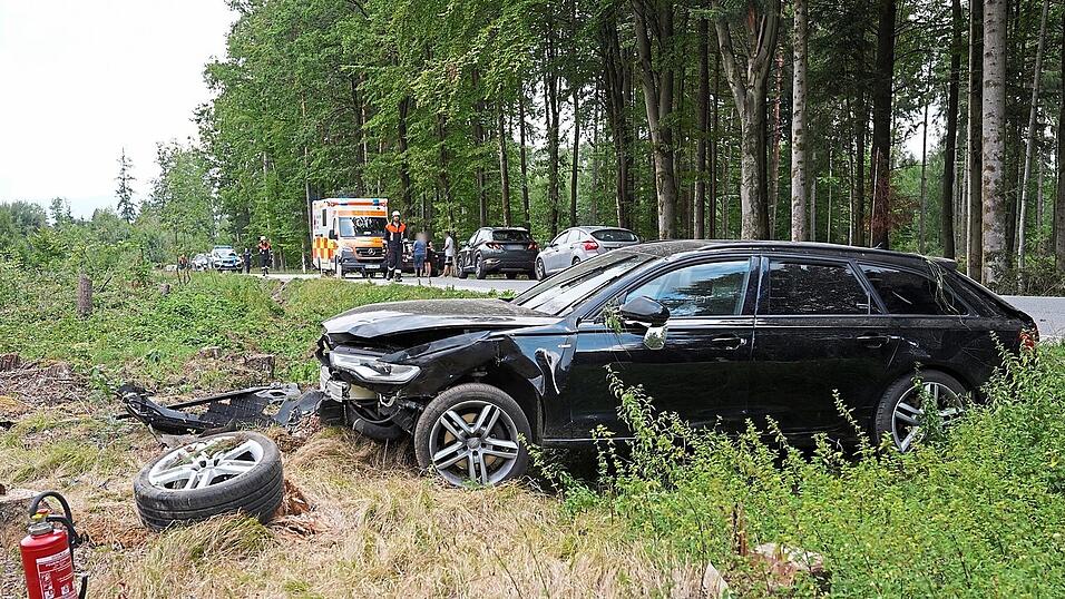 Am Audi entstand Sachschaden von rund 50.000 Euro. Am Audi entstand Sachschaden von rund 50.000 Euro.